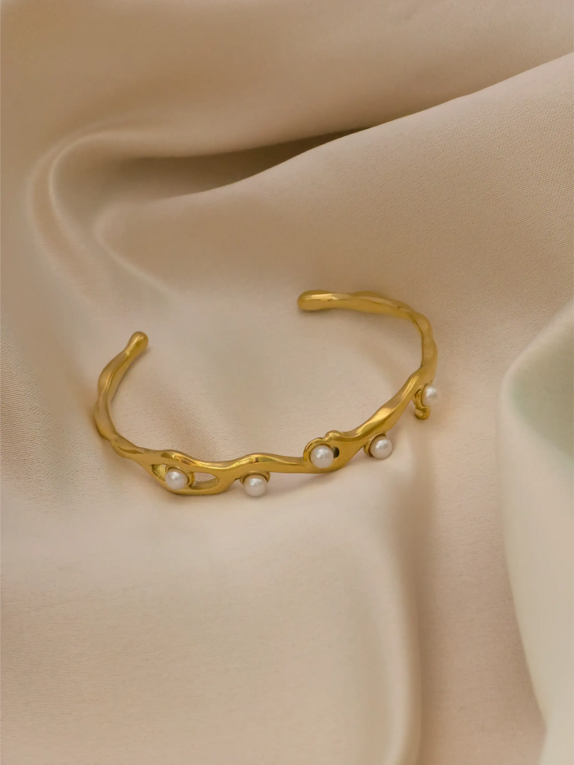 The Seraphina Pearl Bracelet