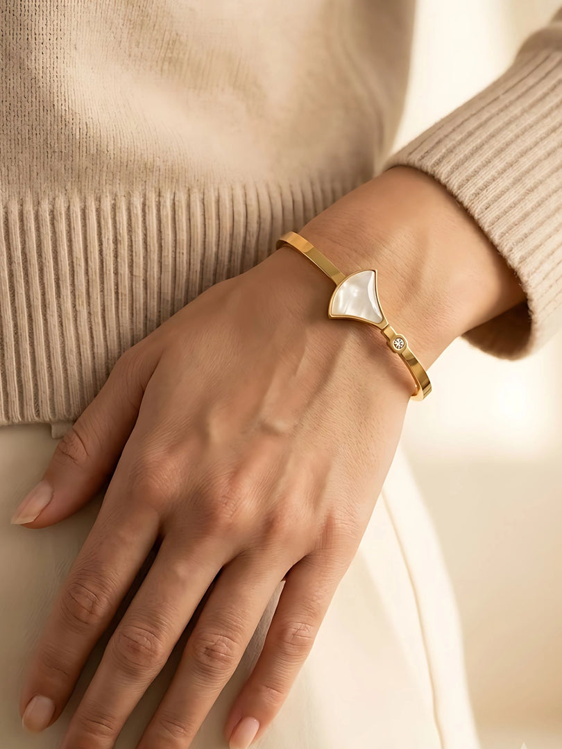 Luna Fan Pearl Bracelet