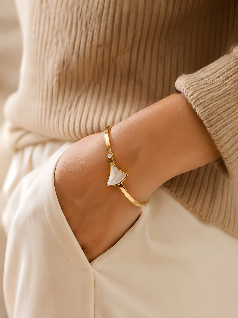 Luna Fan Pearl Bracelet