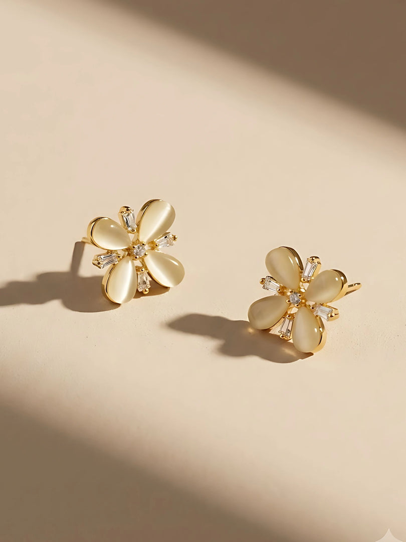 Daisy Glow Stud Earrings