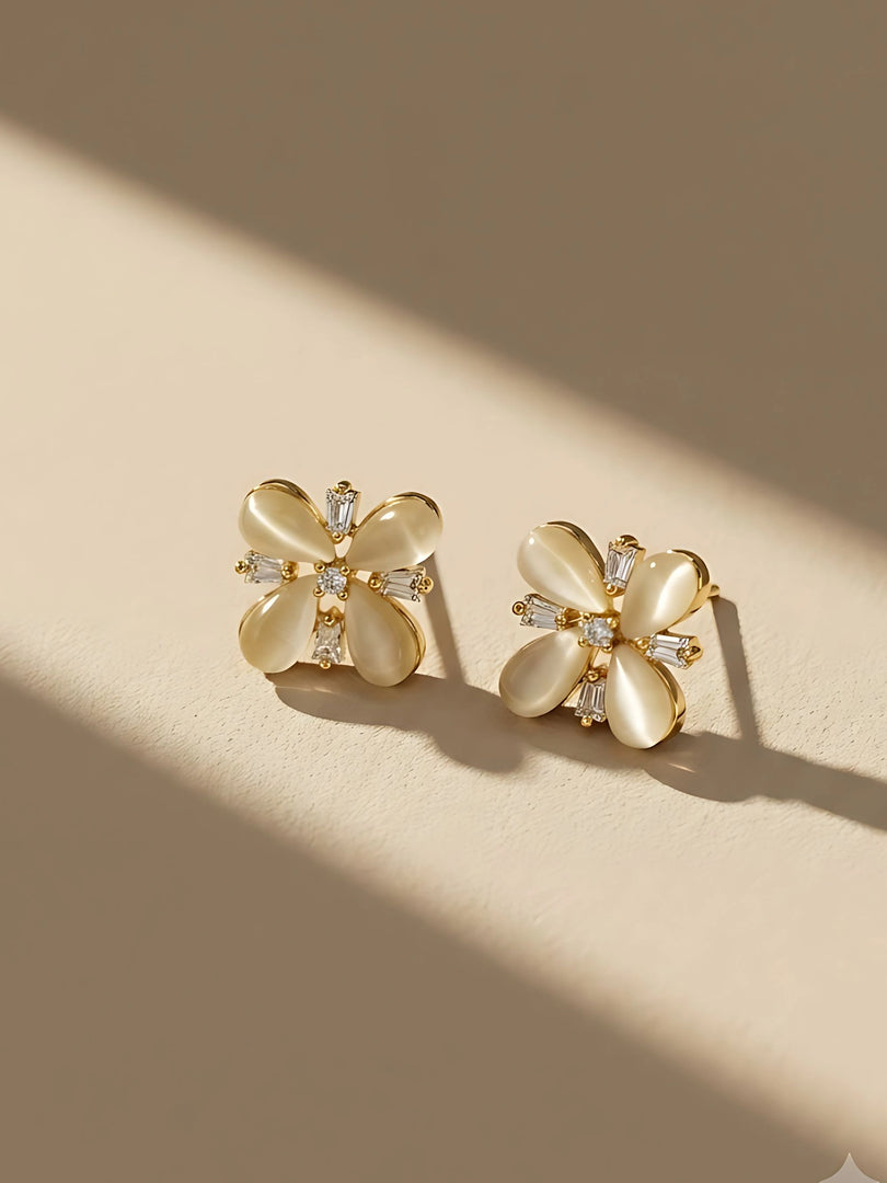 Daisy Glow Stud Earrings