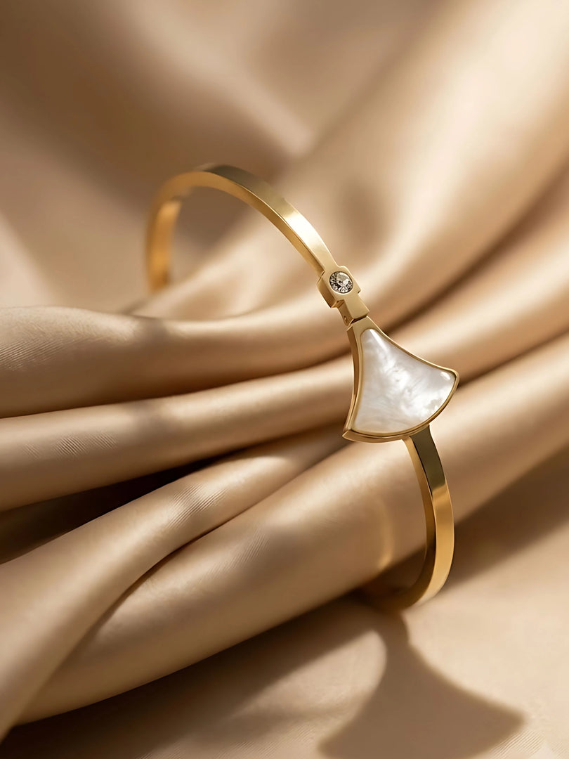 Luna Fan Pearl Bracelet