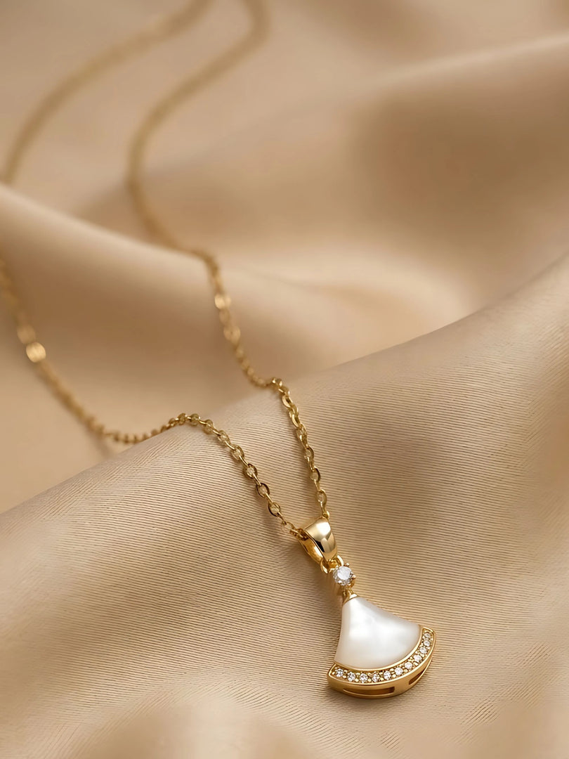 Pearl Fan Pendant Necklace