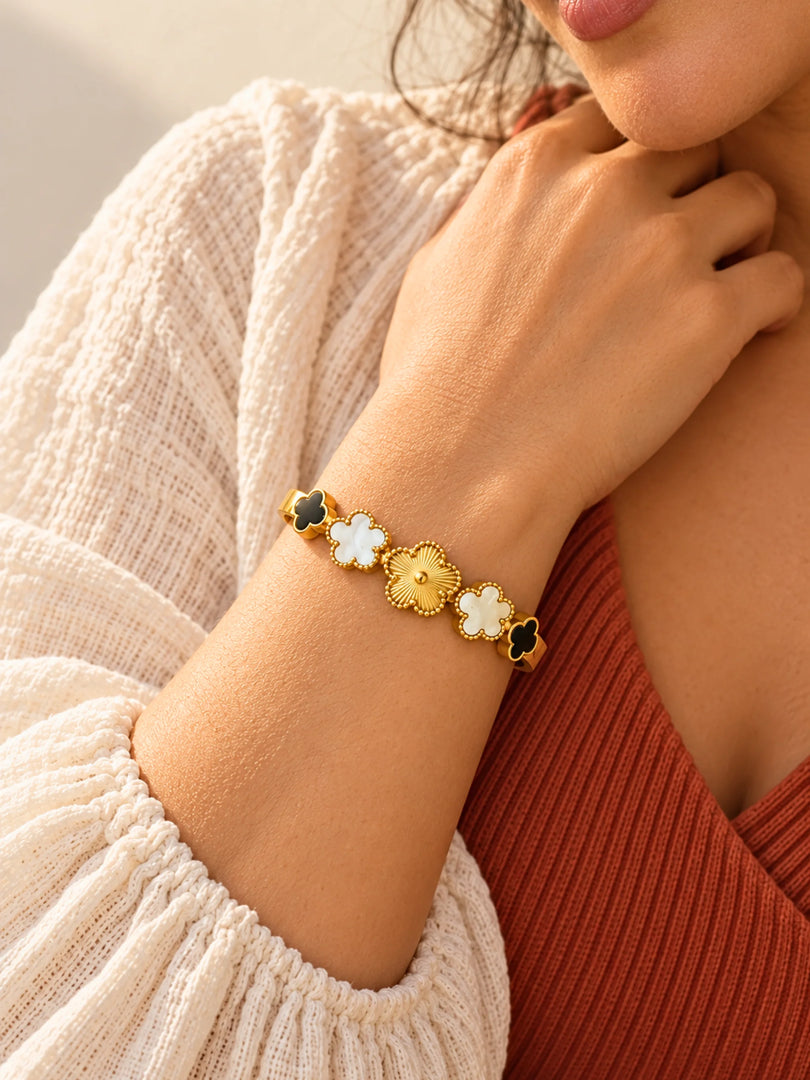 Five-Clover Textured Floral Hinged Bangle