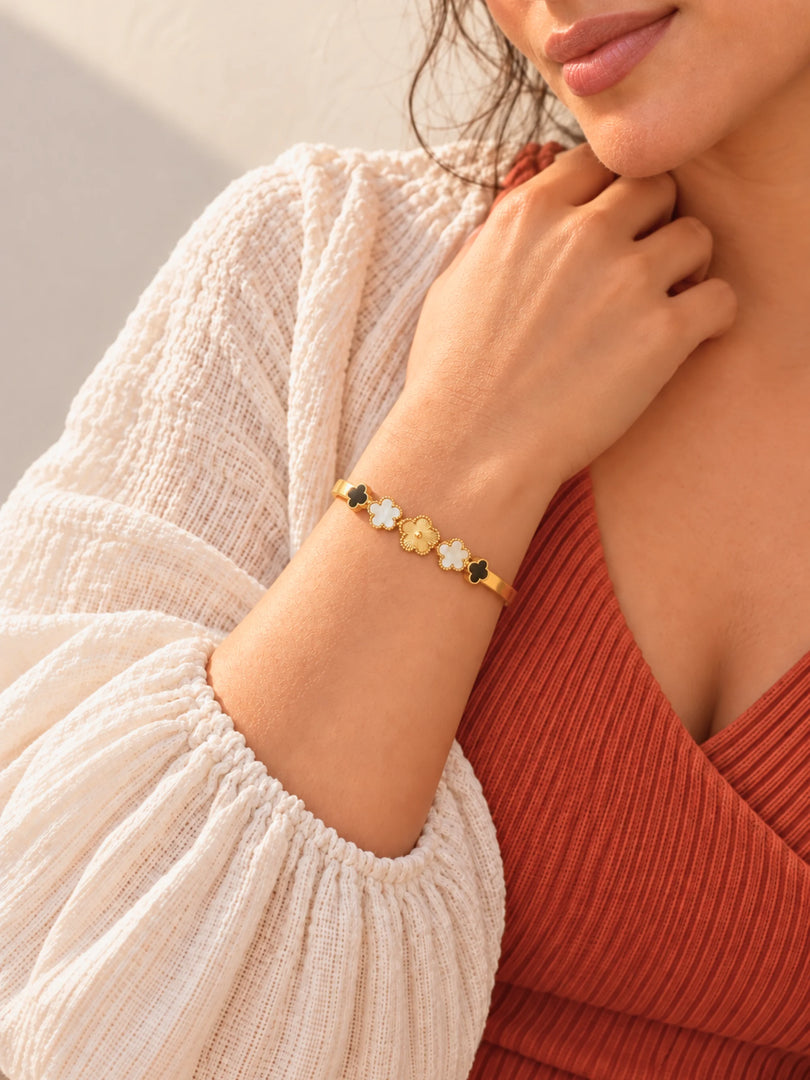 Five-Clover Textured Floral Hinged Bangle