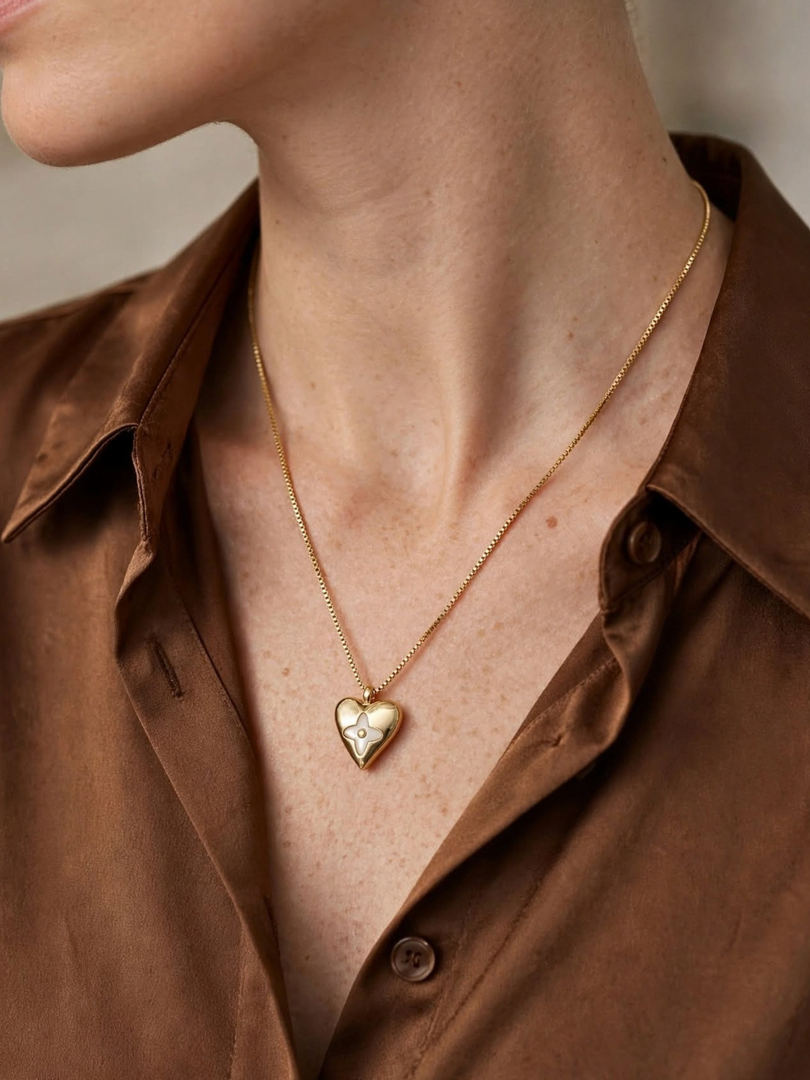Mother-of-Pearl Heart Flower Necklace