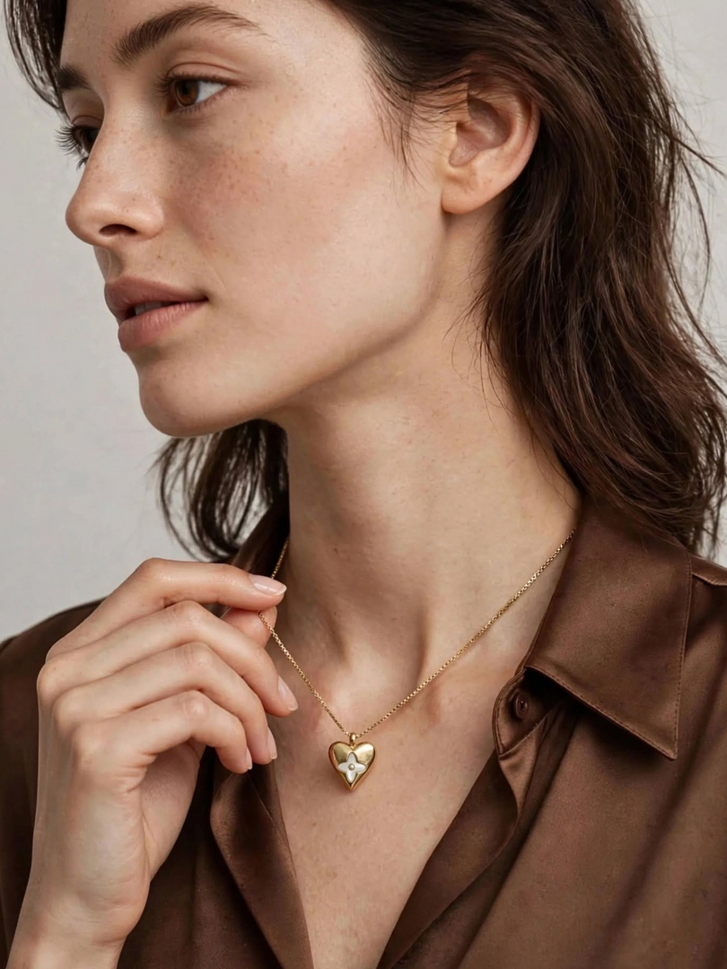 Mother-of-Pearl Heart Flower Necklace
