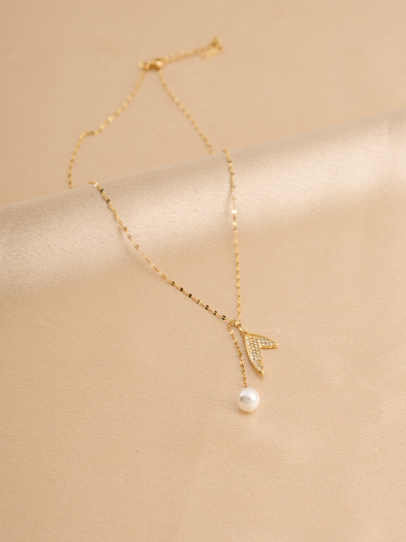 Glam Wave Pearl Necklace
