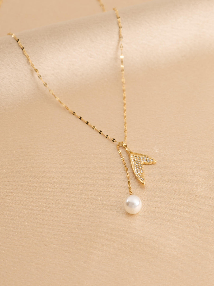 Glam Wave Pearl Necklace