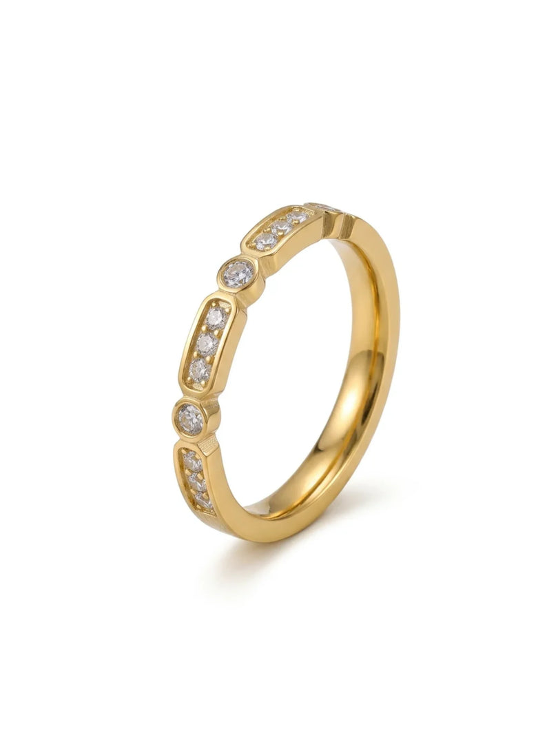 Serene Link Pave Ring
