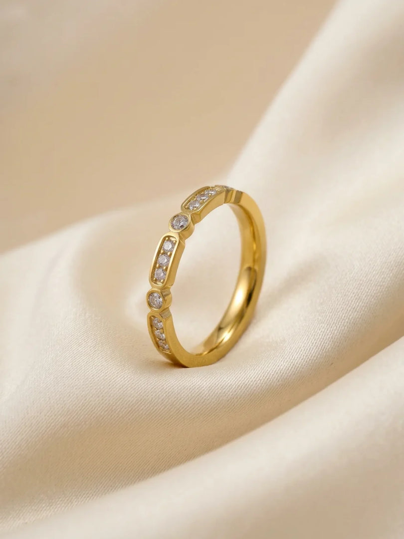 Serene Link Pave Ring