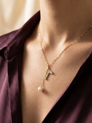 Glam Wave Pearl Necklace