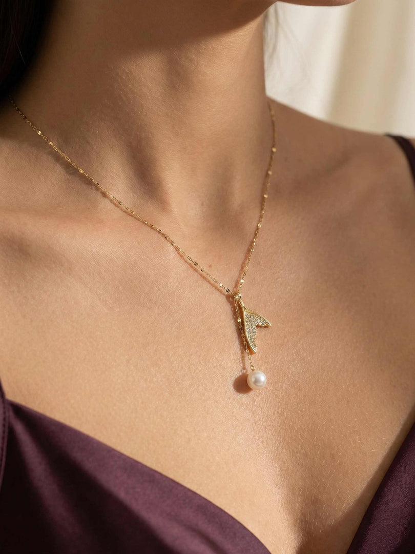 Glam Wave Pearl Necklace