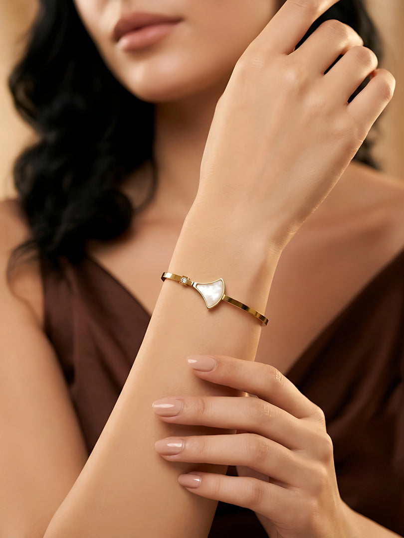 Luna Fan Pearl Bracelet